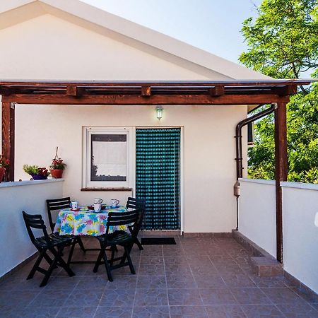 Nice Apartment In Vinjerac With Kitchen ภายนอก รูปภาพ