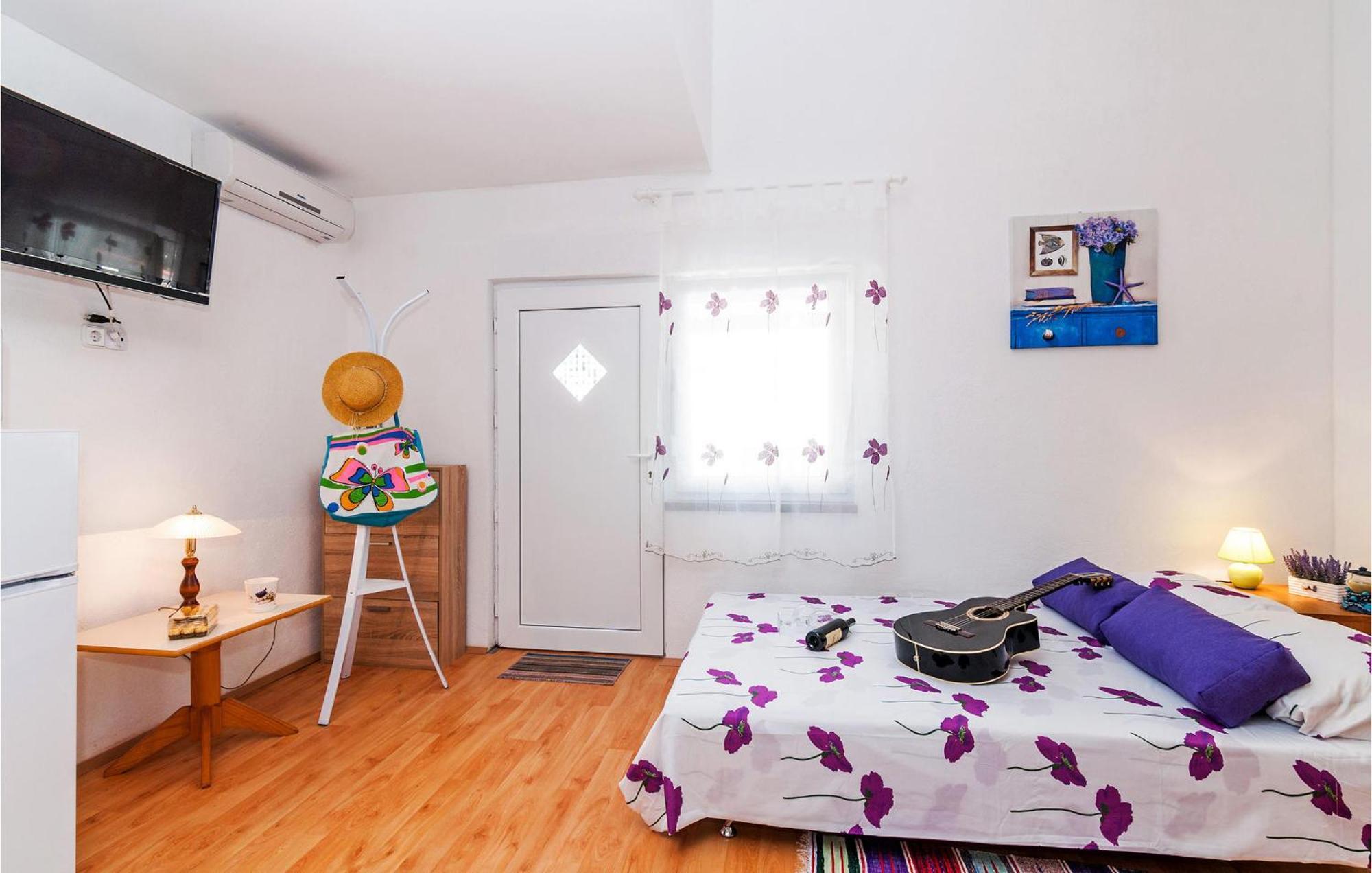 Nice Apartment In Vinjerac With Kitchen ภายนอก รูปภาพ