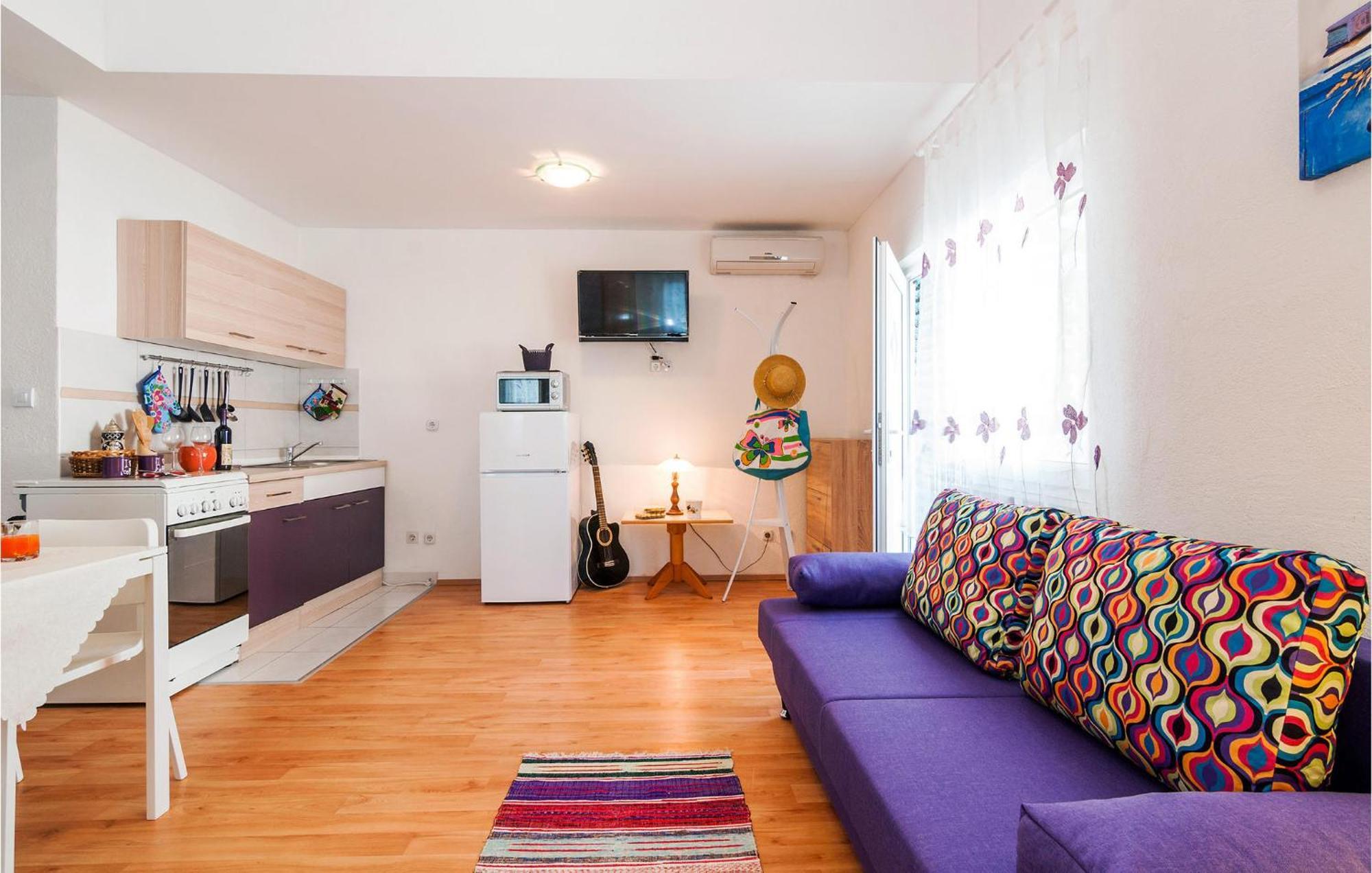 Nice Apartment In Vinjerac With Kitchen ภายนอก รูปภาพ